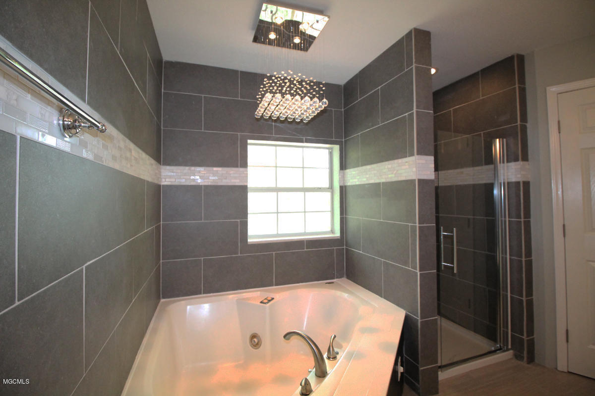 23224 Red Bluff Road Moss Point, MS 39562 - Photo 24 of 52 Master Bath