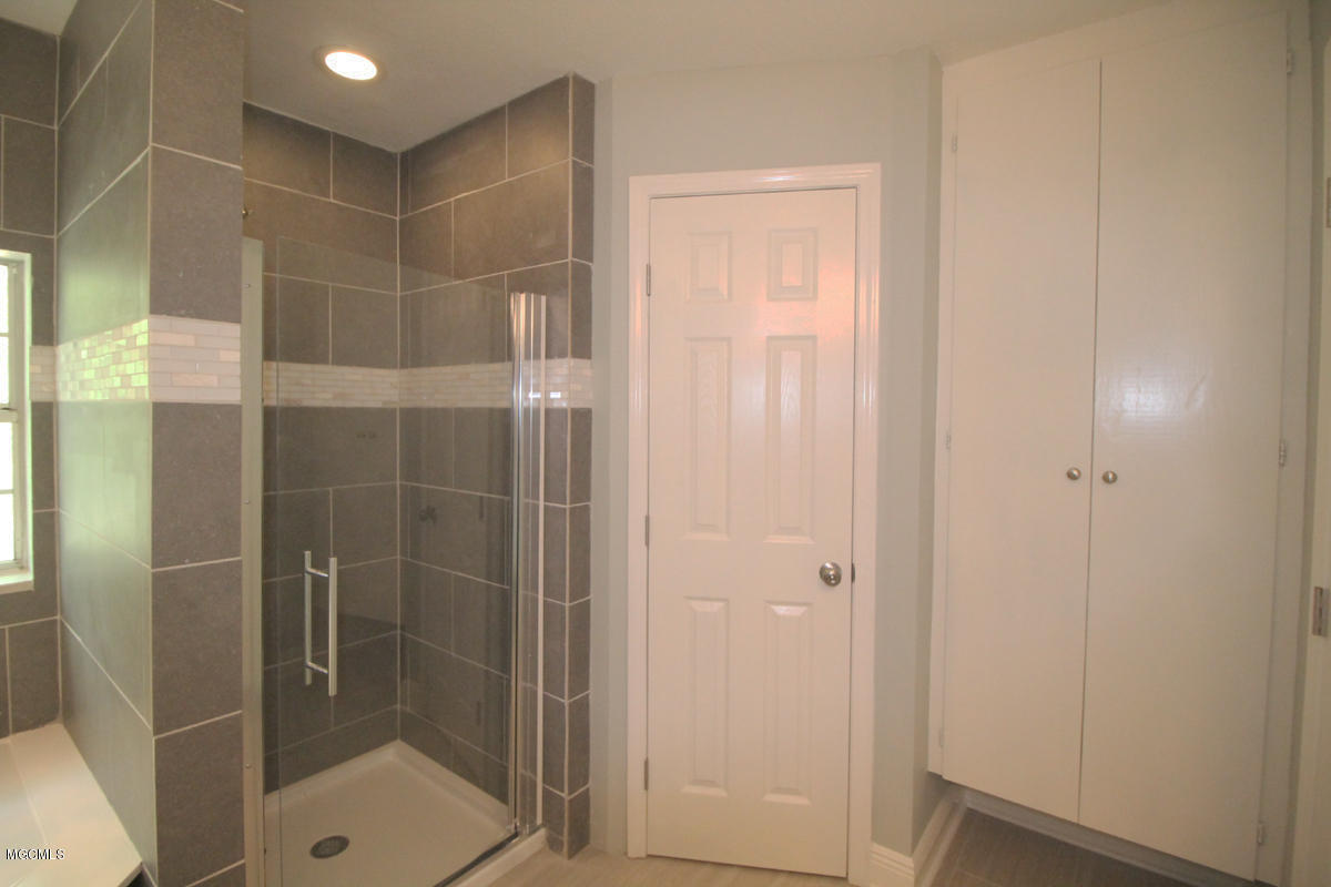 23224 Red Bluff Road Moss Point, MS 39562 - Photo 25 of 52 Master Bath