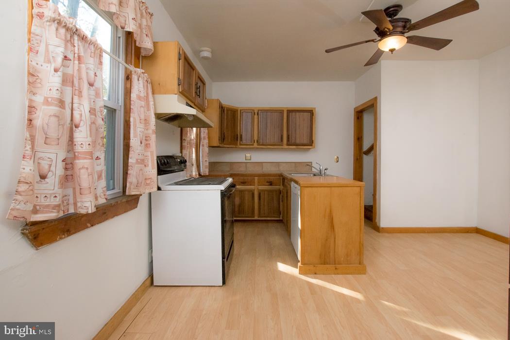 3025 Dublin Road Street, MD 21154 - Photo 12 of 29 Kitchen - Left Side w/back Stairs to 2nd Level