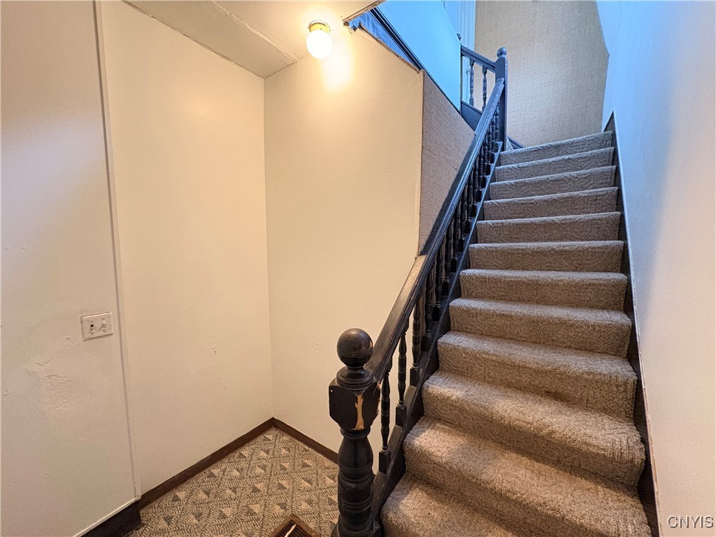 12 Frazee Street Auburn, NY 13021 - Photo 2 of 8