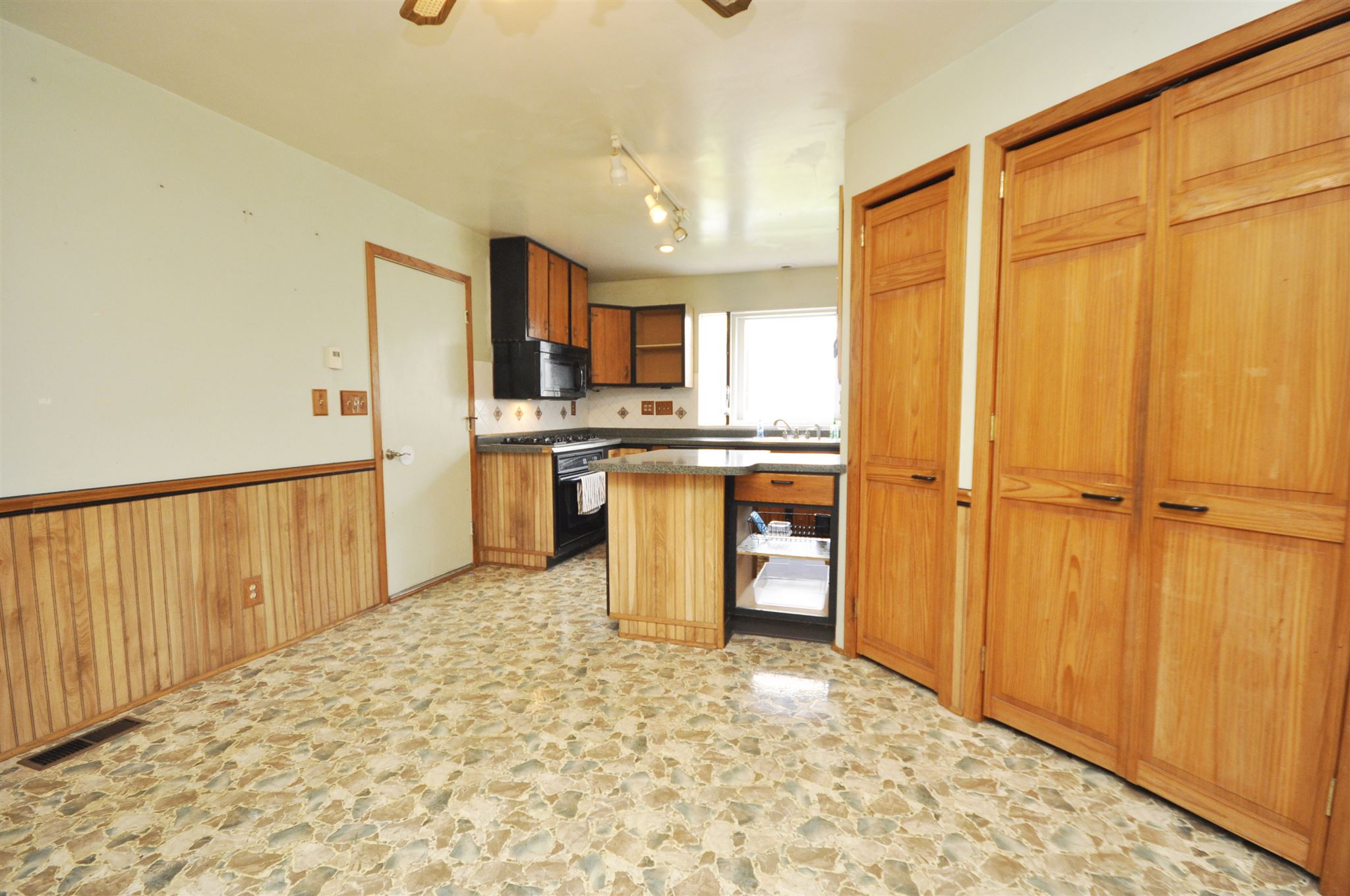 3313 West Devon Road Muncie, IN 47304 - Photo 5 of 17