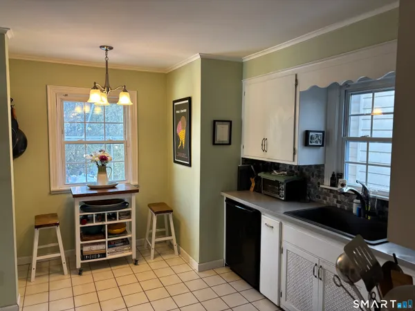 $2,700 | 150 Thames Street, New London, CT 06320