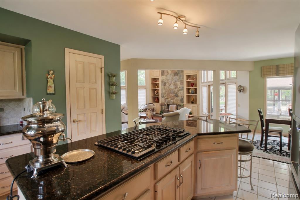 1305 Kings Pointe Road Grand Blanc, MI 48439 - Photo 34 of 71 Gallery Image 34