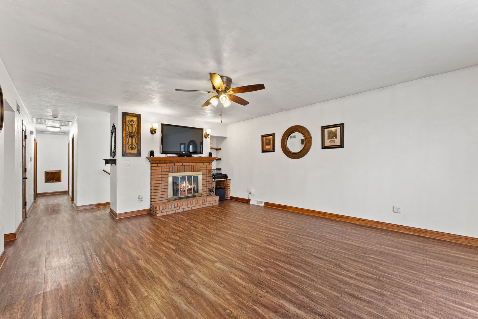 110 Andrea Court Cleveland, IL 61241 - Photo 8 of 23 a view of livingroom with hardwood floor and a ceiling fan