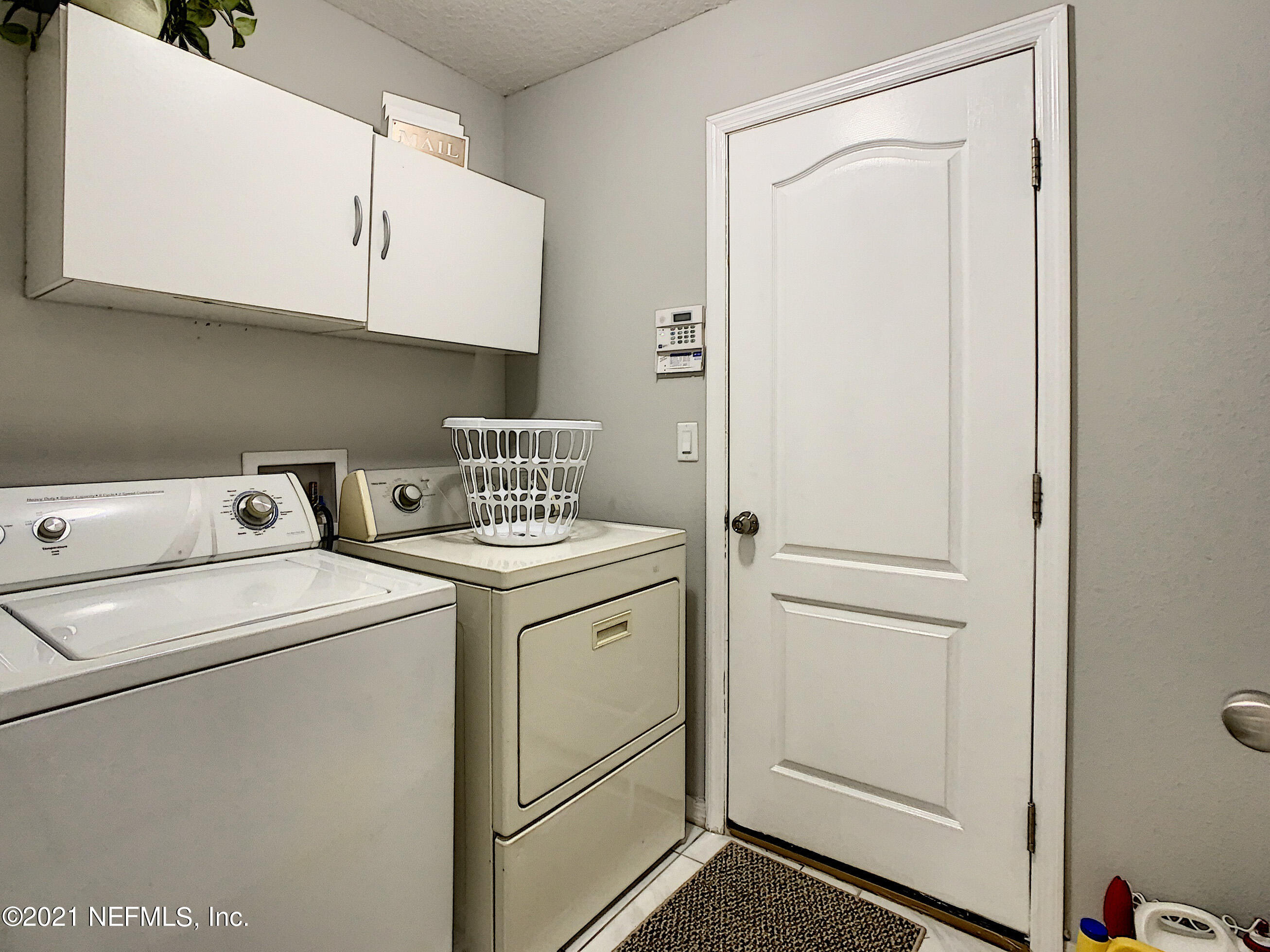 10281 Magnolia Ridge Road Jacksonville, FL 32210 - Photo 28 of 41 Laundry room