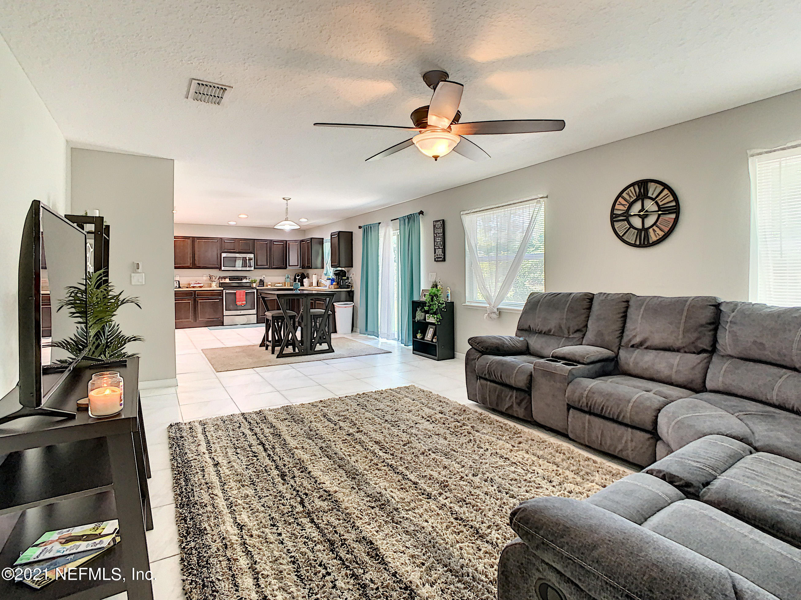 10281 Magnolia Ridge Road Jacksonville, FL 32210 - Photo 6 of 41 Living room