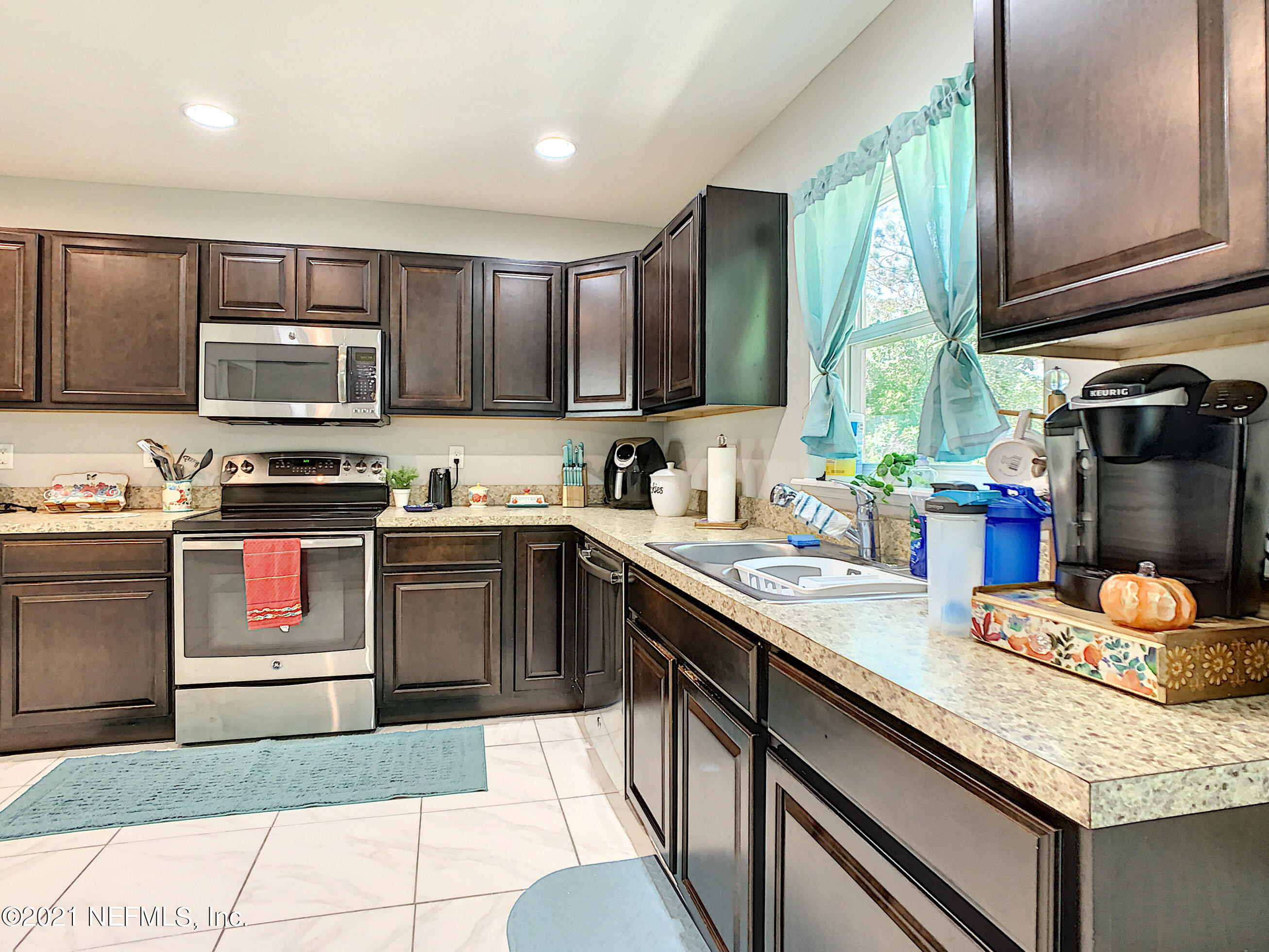 10281 Magnolia Ridge Road Jacksonville, FL 32210 - Photo 8 of 41 Kitchen