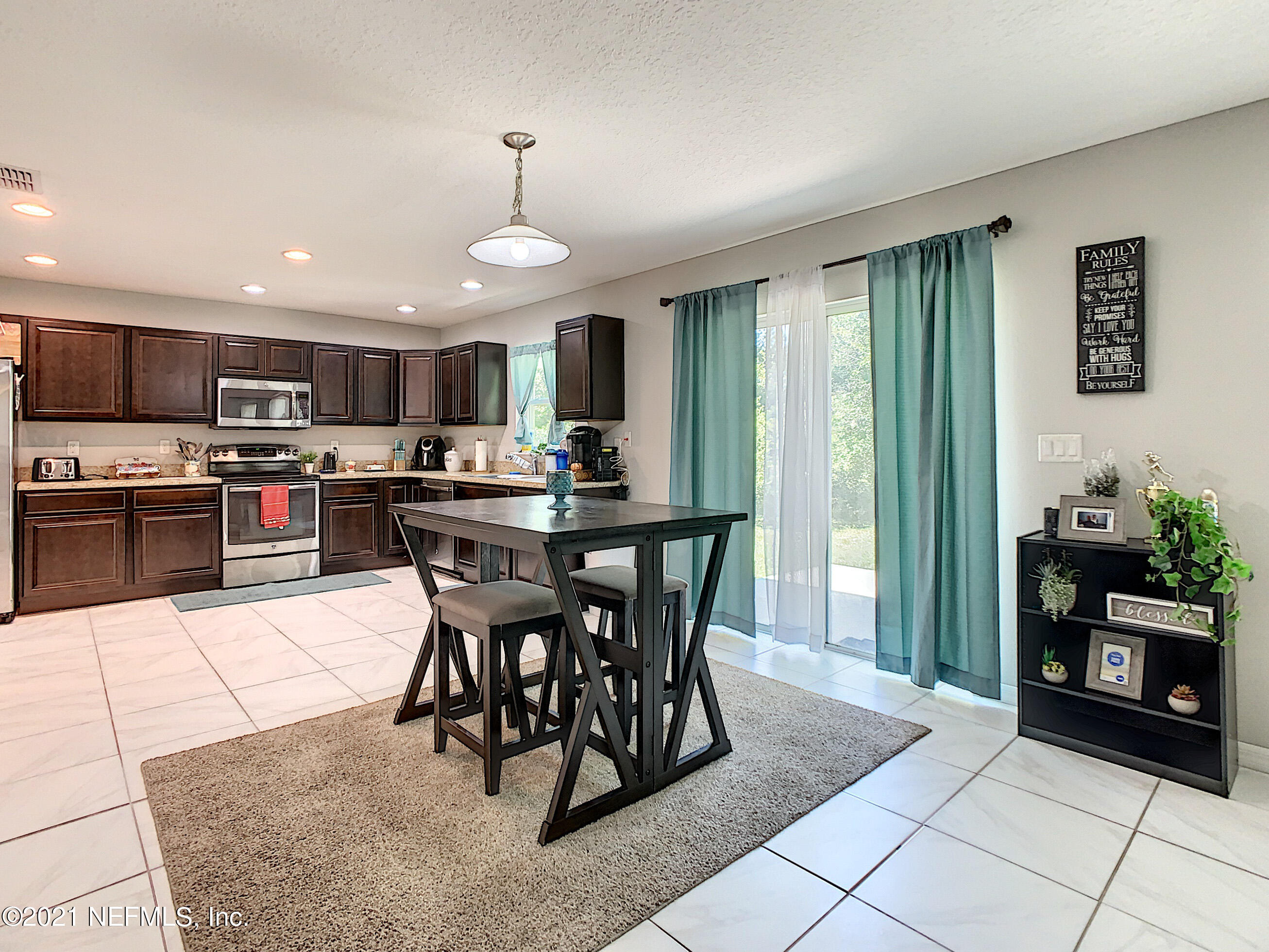 10281 Magnolia Ridge Road Jacksonville, FL 32210 - Photo 9 of 41 Kitchen