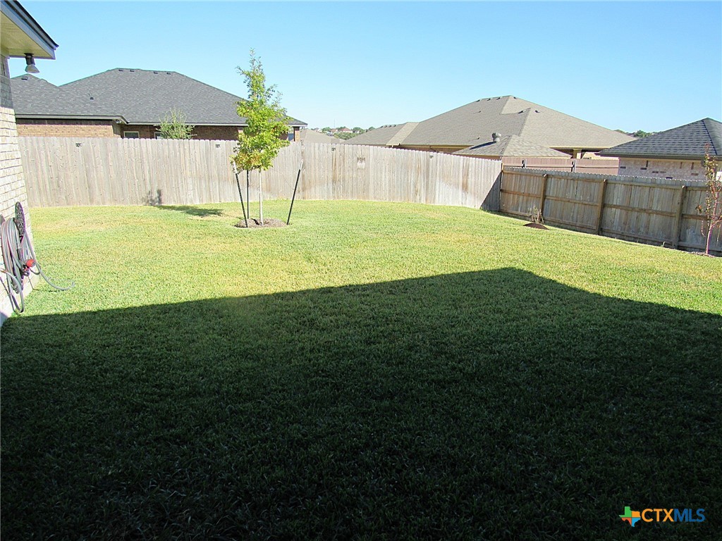7606 Palladium Loop Killeen, TX 76542 - Photo 19 of 28 a house view with garden space