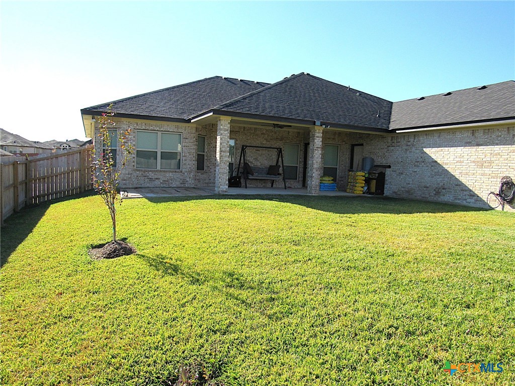 7606 Palladium Loop Killeen, TX 76542 - Photo 21 of 28 a view of swimming pool with garden