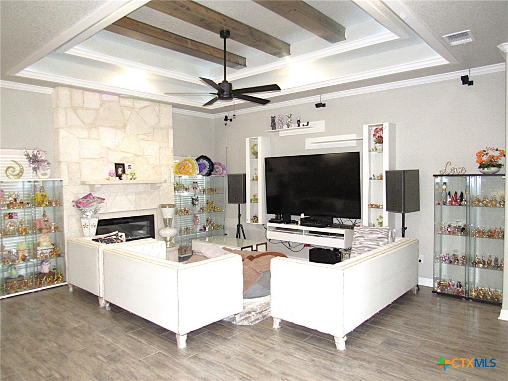7606 Palladium Loop Killeen, TX 76542 - Photo 3 of 28 a living room with furniture and a flat screen tv