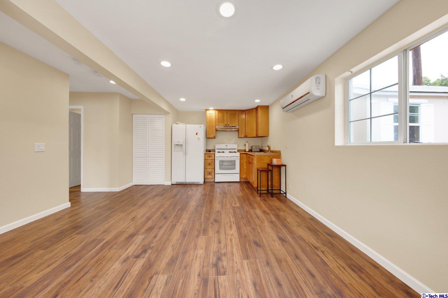 518 South Kenneth Road Burbank, CA 91501 - Photo 14 of 20 Gallery Image 14