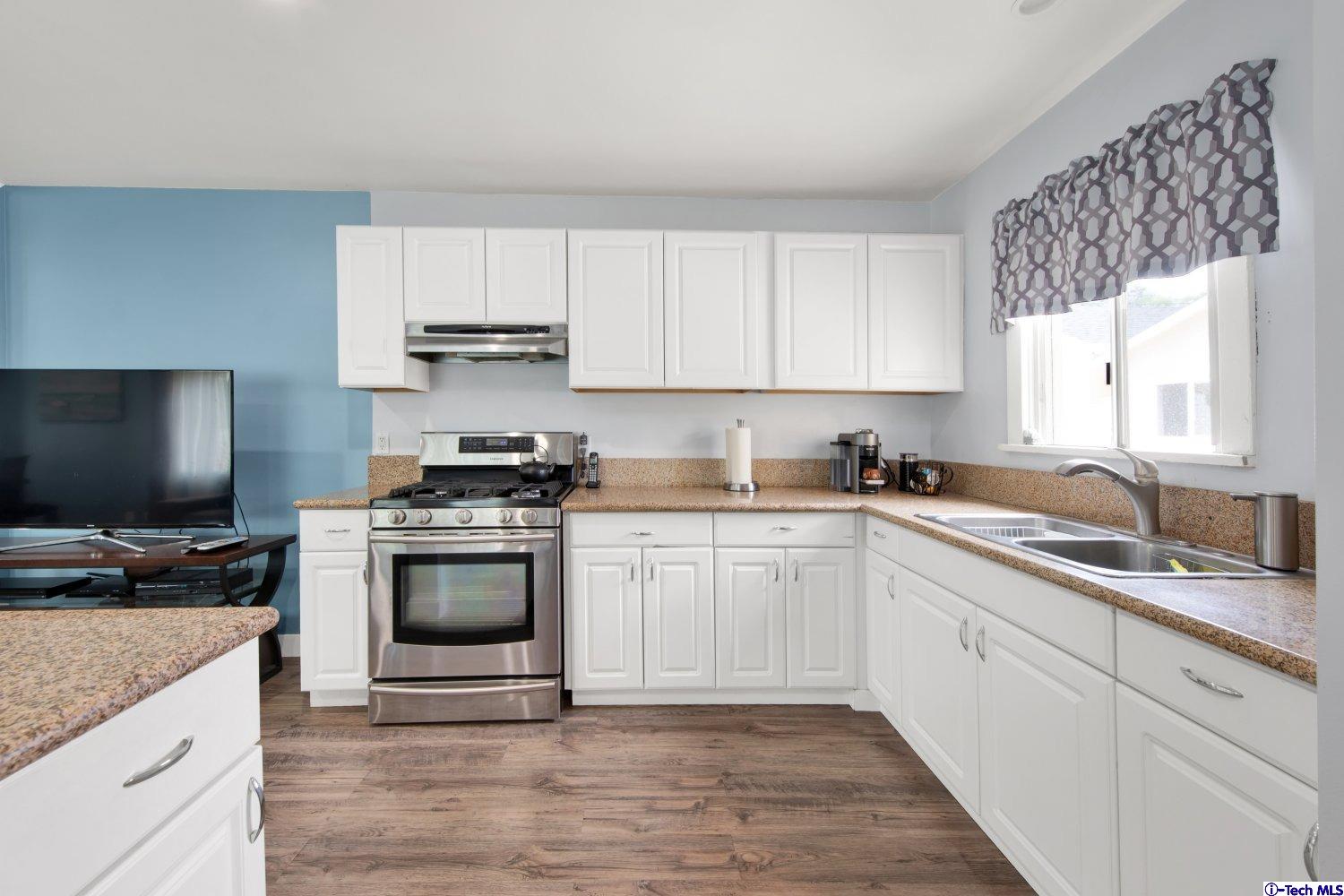 518 South Kenneth Road Burbank, CA 91501 - Photo 8 of 20 Gallery Image 8