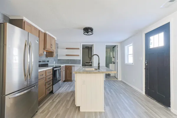 $199,900 | 18187 Highway 6, Syracuse, IN 46567