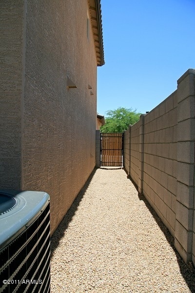 10225 West Camelback Road, Unit 41 Phoenix, AZ 85037 - Photo 16 of 23 Side Yared View