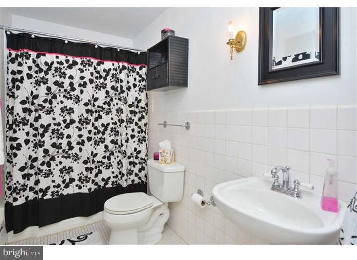 112 Deerfield Road Broomall, PA 19008 - Photo 17 of 25 Bathroom