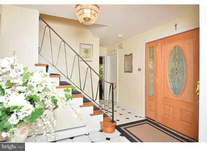 112 Deerfield Road Broomall, PA 19008 - Photo 3 of 25 Foyer