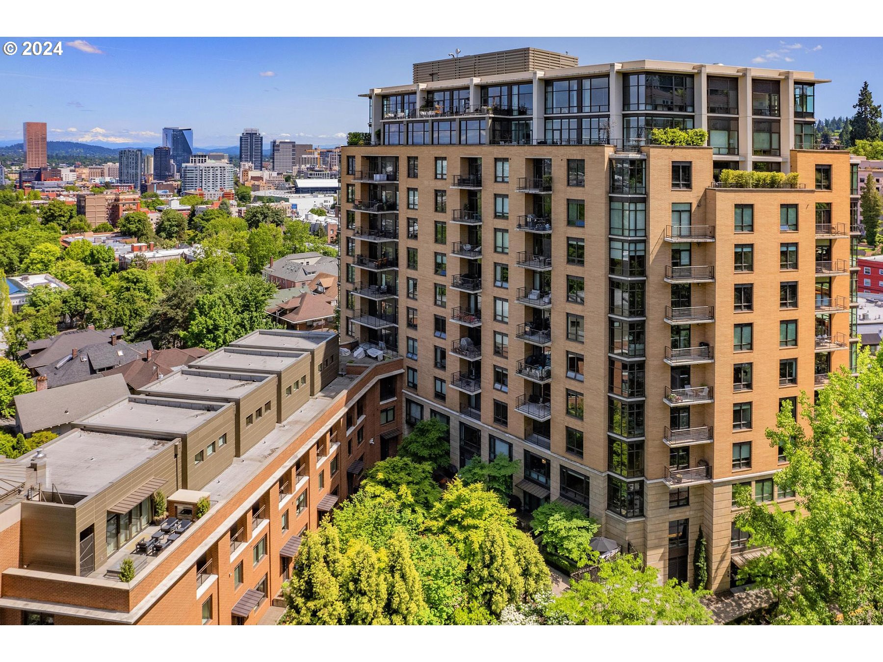 2351 Northwest Westover Road, Unit 1003 Portland, OR 97210 - Photo 2 of 42 Gallery Image 2