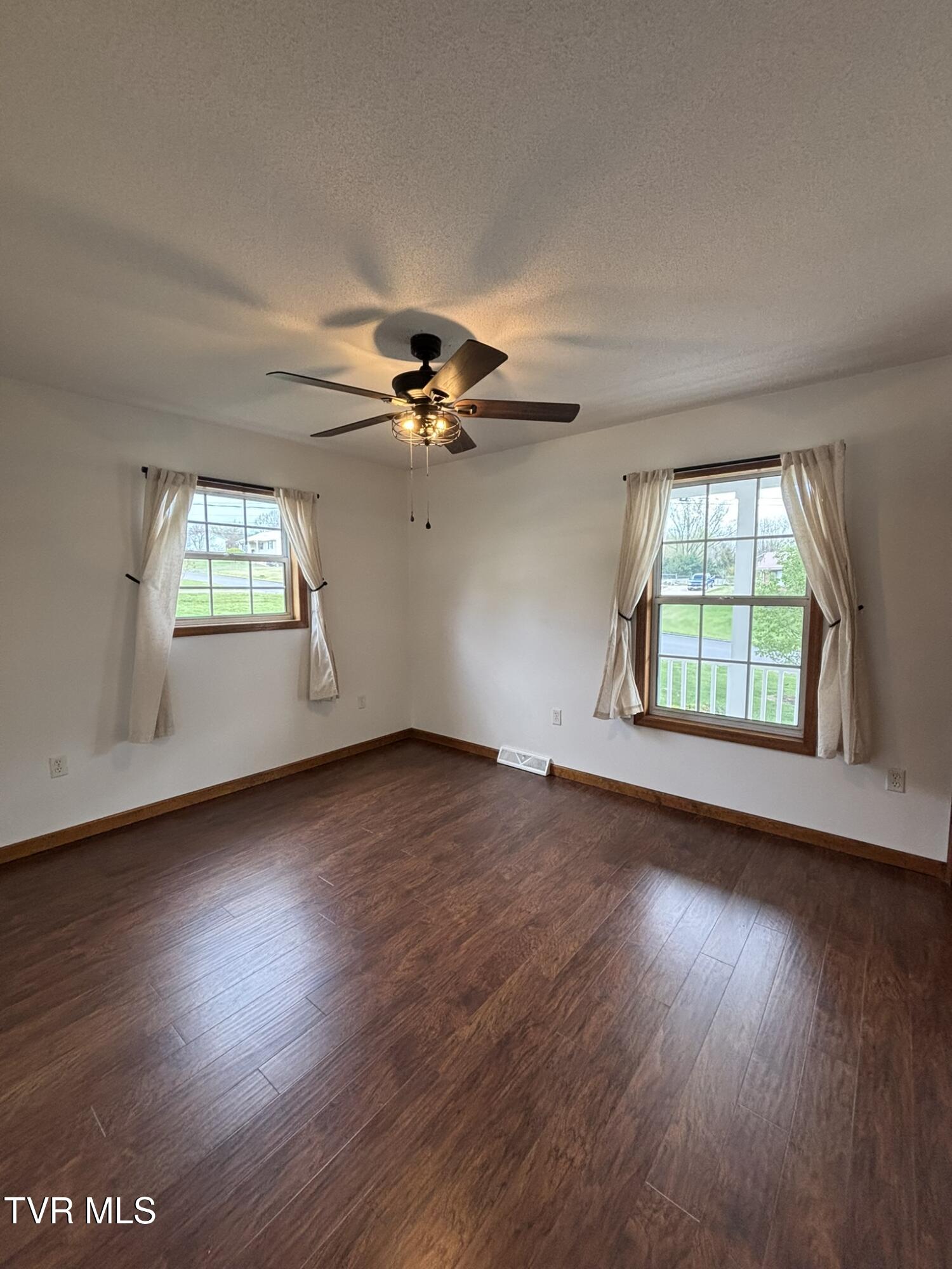 285 Brian Circle Afton, TN 37616 - Photo 12 of 24 IMG_2361