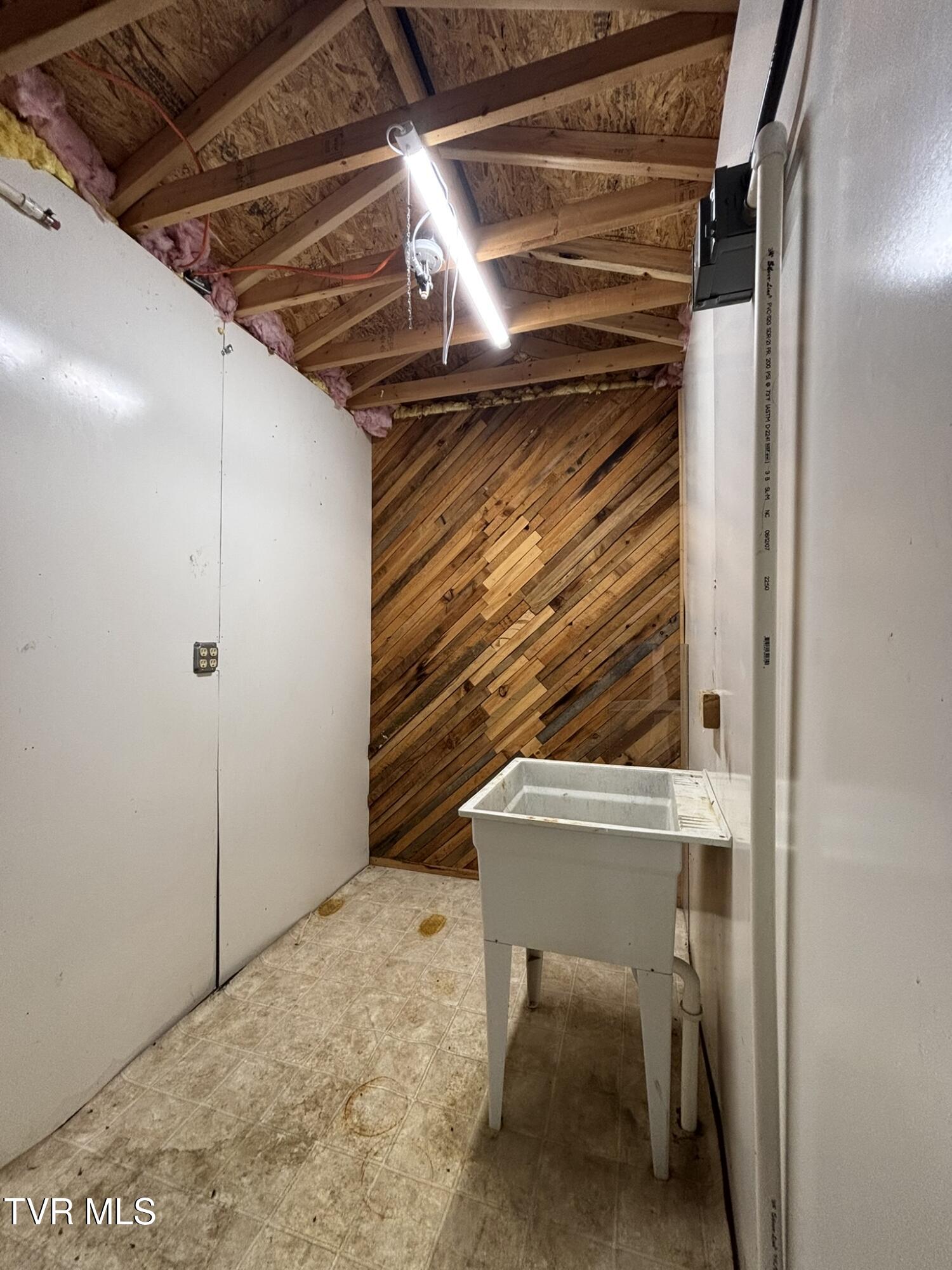 285 Brian Circle Afton, TN 37616 - Photo 20 of 24 IMG_2376