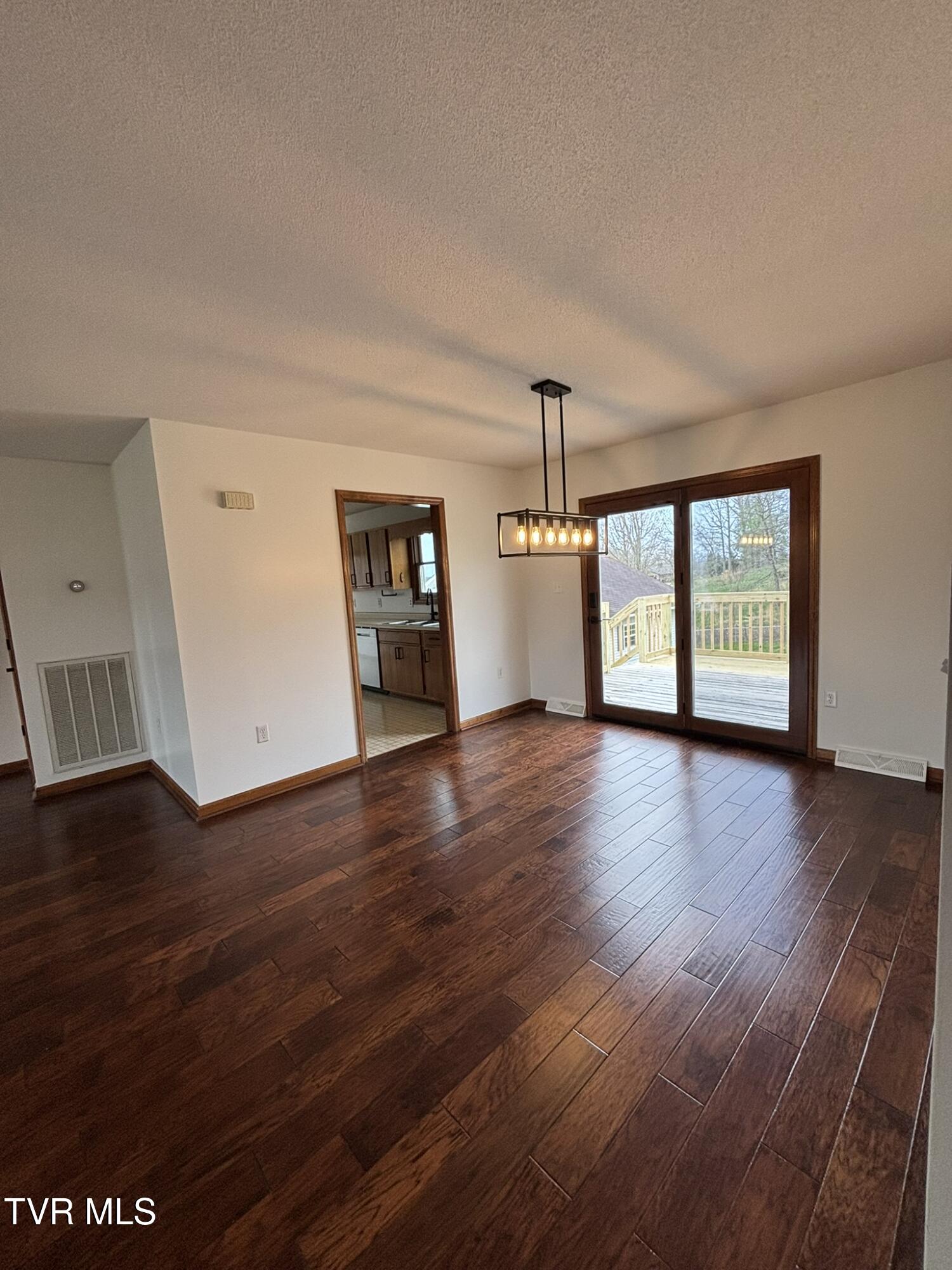 285 Brian Circle Afton, TN 37616 - Photo 4 of 24 IMG_2358