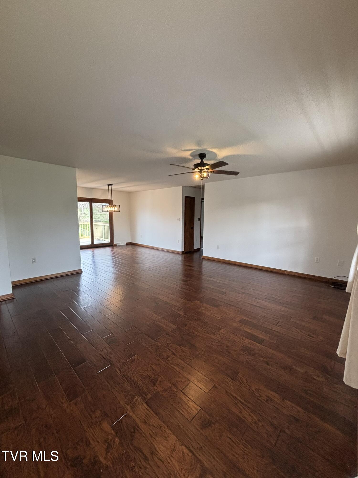 285 Brian Circle Afton, TN 37616 - Photo 5 of 24 IMG_2368