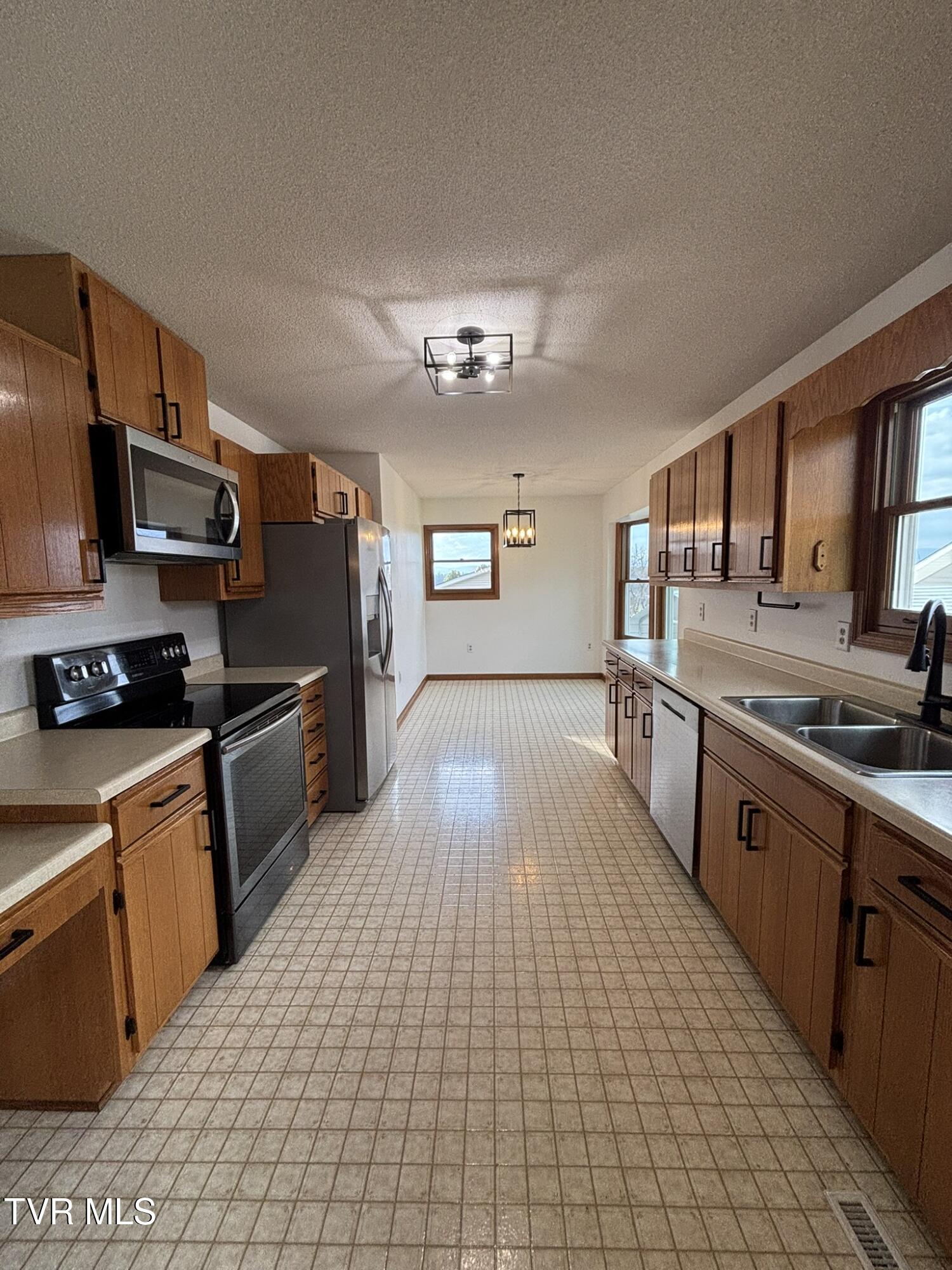 285 Brian Circle Afton, TN 37616 - Photo 6 of 24 IMG_2362