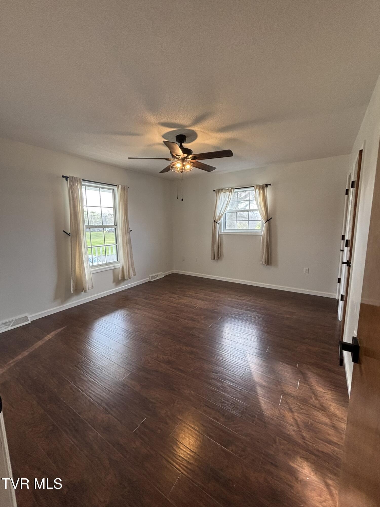 285 Brian Circle Afton, TN 37616 - Photo 8 of 24 IMG_2364