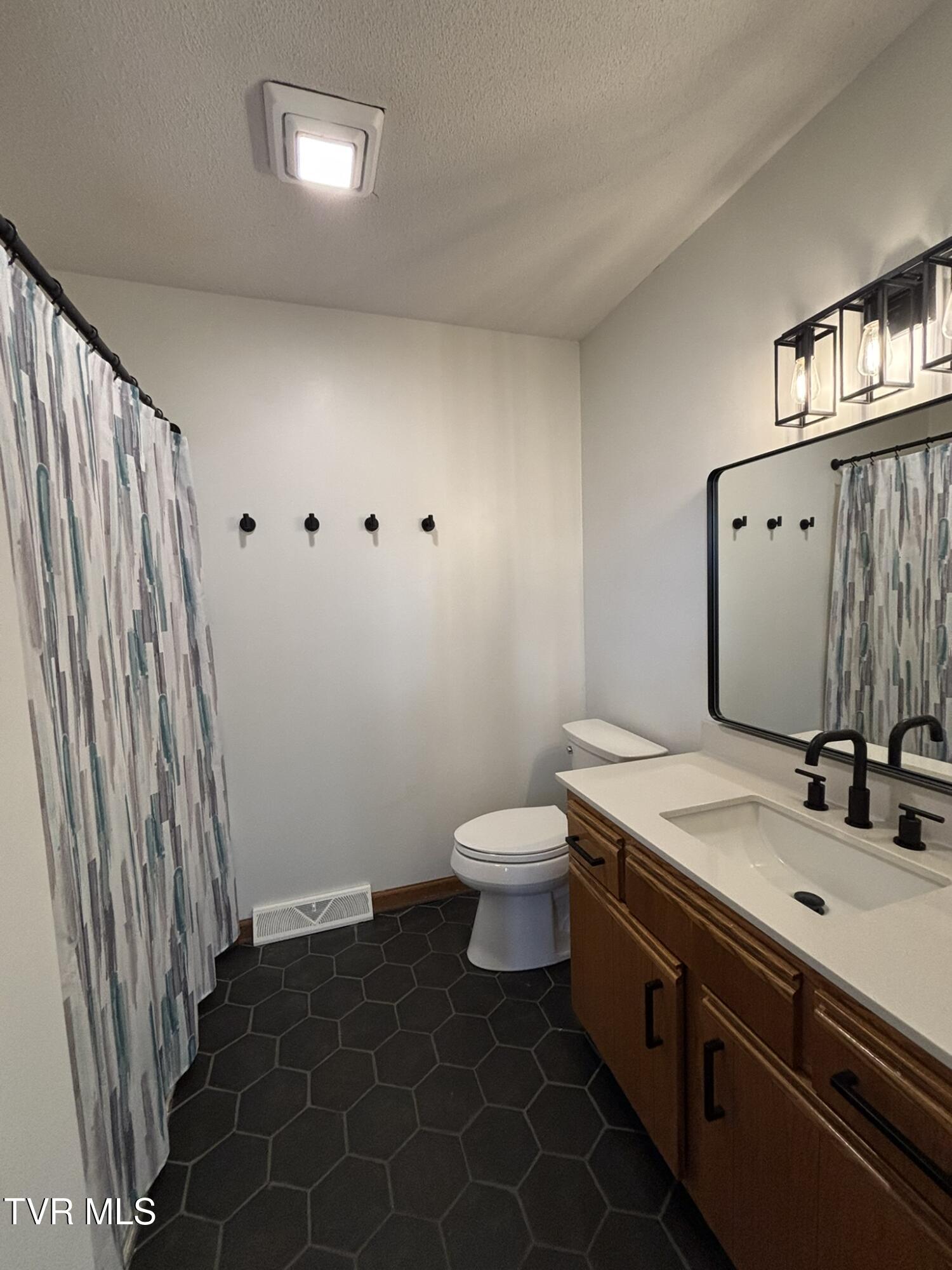 285 Brian Circle Afton, TN 37616 - Photo 9 of 24 IMG_2367