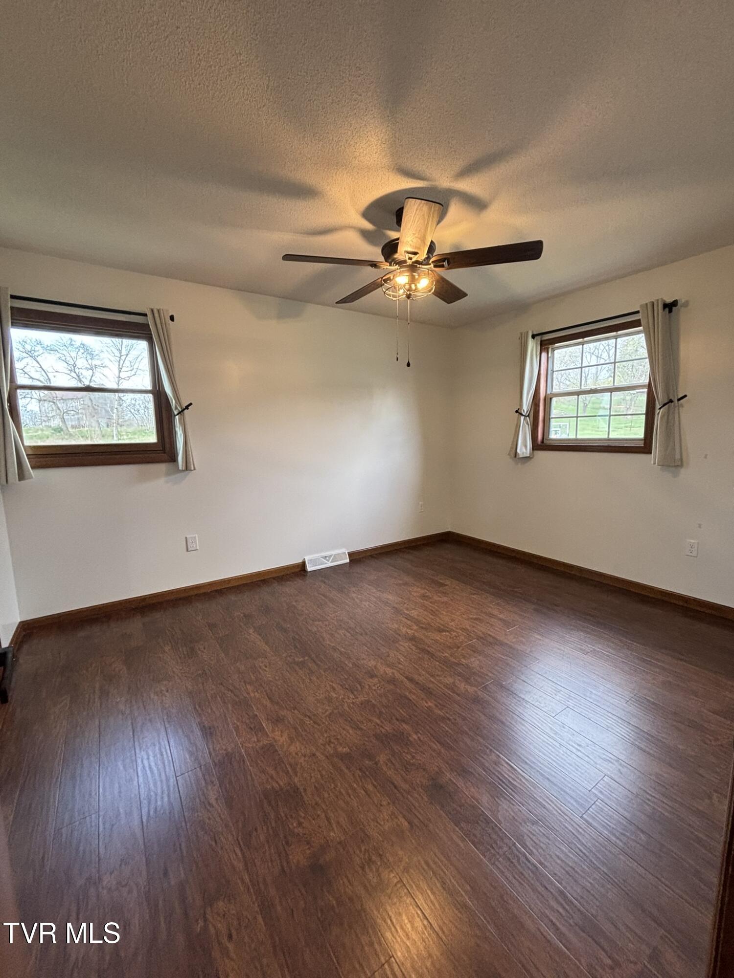 285 Brian Circle Afton, TN 37616 - Photo 10 of 24 IMG_2356