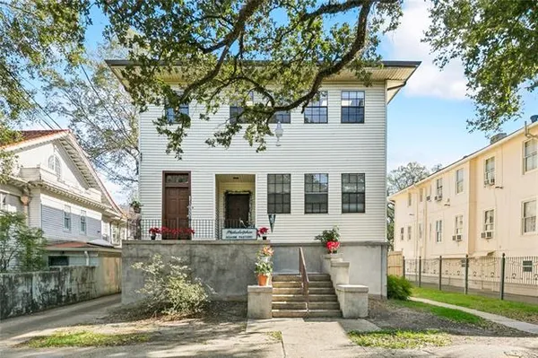$1,300 | 2229 Napoleon Avenue, Unit 2B, New Orleans, LA 70115