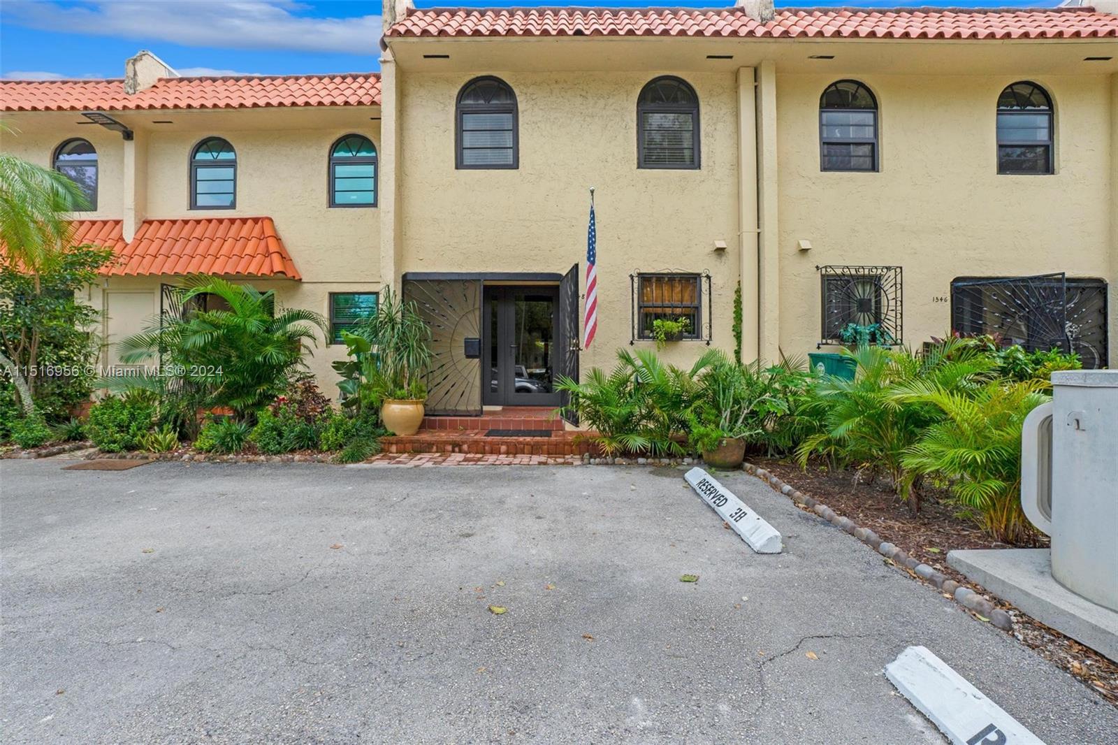 1548 Northeast 105th St Unit B8