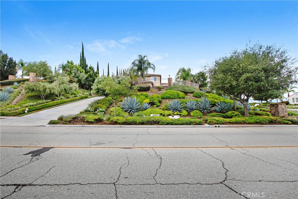 498 Green Orchard Place Riverside, CA 92506 - Photo 2 of 51