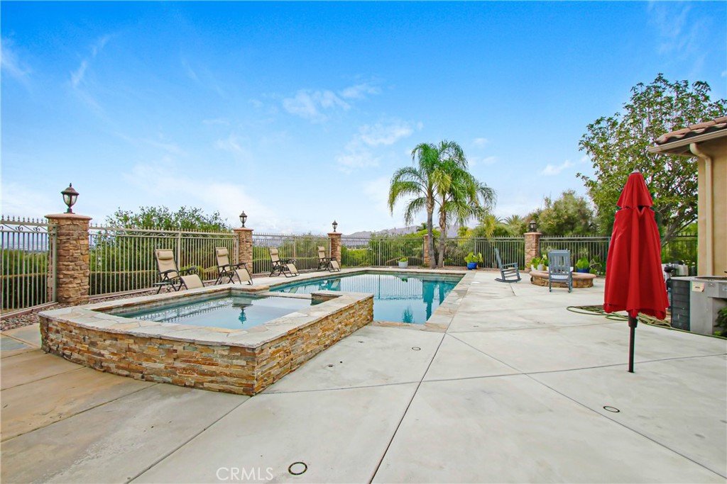 498 Green Orchard Place Riverside, CA 92506 - Photo 10 of 51