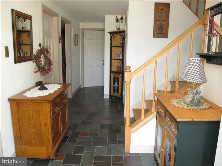 11 Parry Road Cinnaminson, NJ 08077 - Photo 2 of 18 Foyer
