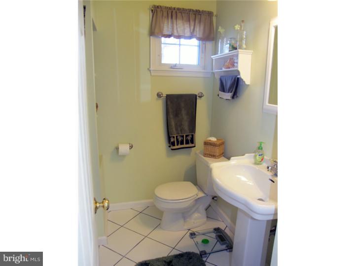 11 Parry Road Cinnaminson, NJ 08077 - Photo 13 of 18 Bathroom