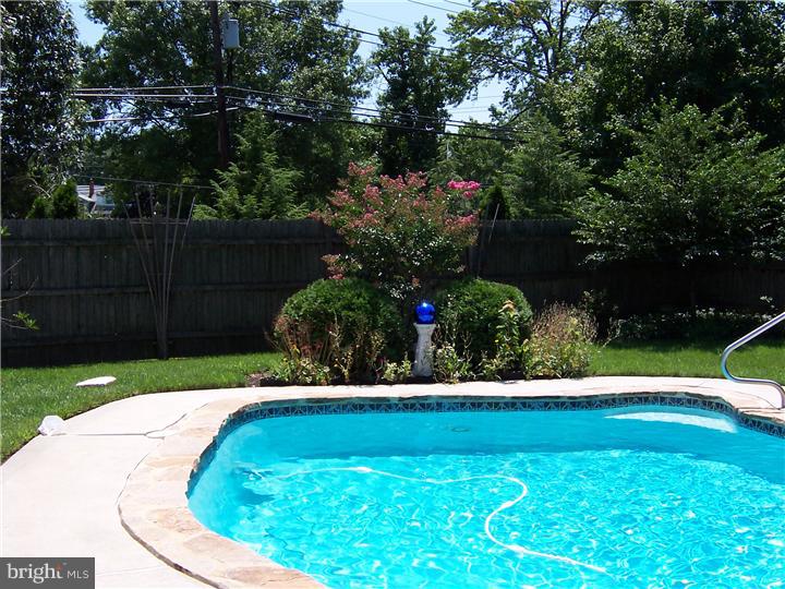 11 Parry Road Cinnaminson, NJ 08077 - Photo 17 of 18 Pool