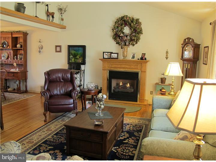 11 Parry Road Cinnaminson, NJ 08077 - Photo 3 of 18 Living Room