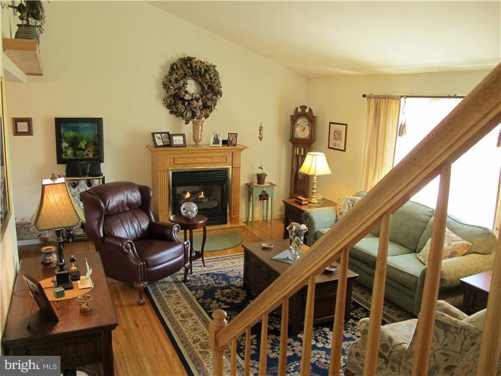 11 Parry Road Cinnaminson, NJ 08077 - Photo 4 of 18 Living Room