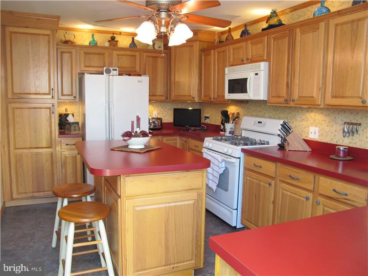 11 Parry Road Cinnaminson, NJ 08077 - Photo 6 of 18 Kitchen