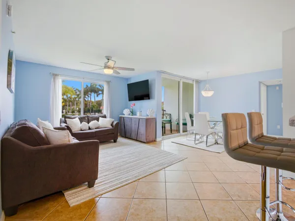 $325,000 | 316 Villa Circle, Boynton Beach, FL 33435