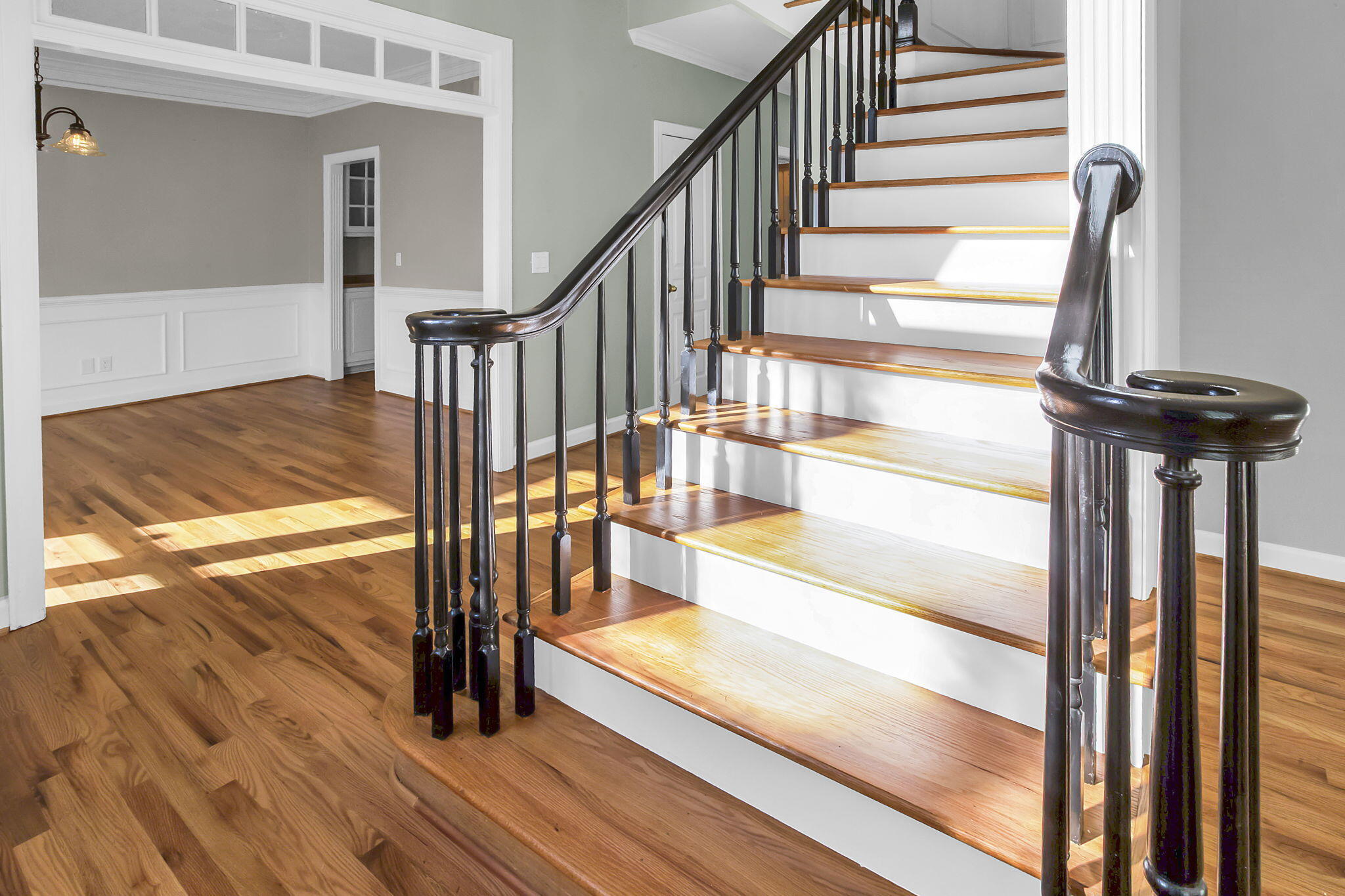 6407 Cheltenham Road South Hixson, TN 37343 - Photo 5 of 47 grand entry staircase