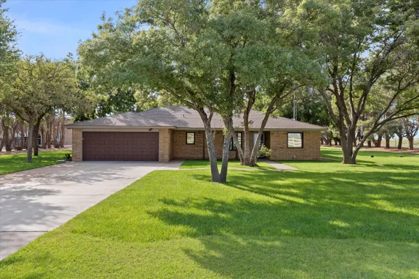 $799,900 | 741 North Barton Lane, Levelland, TX 79336