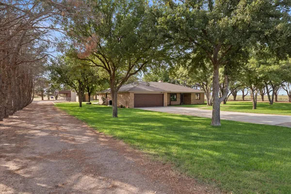 $799,900 | 741 North Barton Lane, Levelland, TX 79336