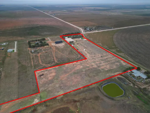 $859,900 | 741 North Barton Lane, Levelland, TX 79336