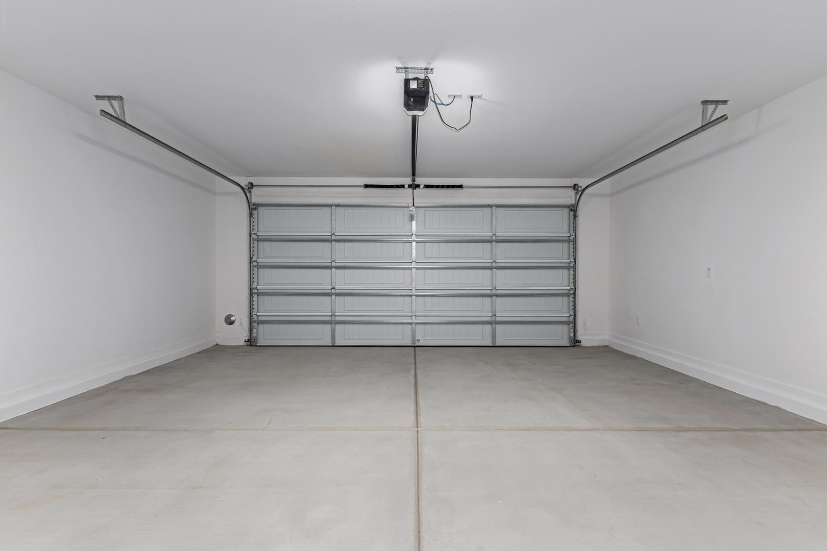 2436 West Maximo Way Phoenix, AZ 85085 - Photo 27 of 37 a view of a room with a ceiling fan