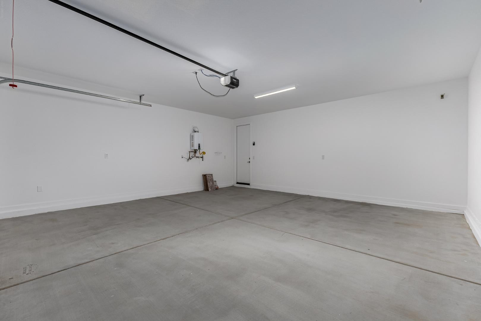 2436 West Maximo Way Phoenix, AZ 85085 - Photo 28 of 37 a view of a room with an empty space