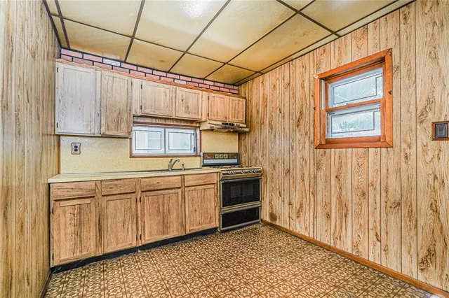 $999,999 | 1443 East 15th Street | The Lindens