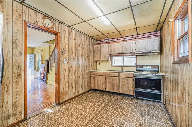 $999,999 | 1443 East 15th Street | The Lindens