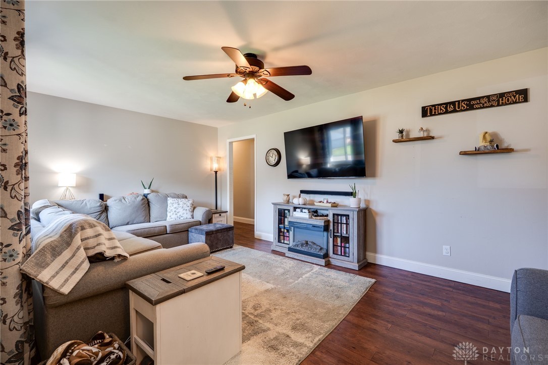 3073 Santa Rosa Drive Kettering, OH 45440 - Photo 11 of 45 Huge Great Room